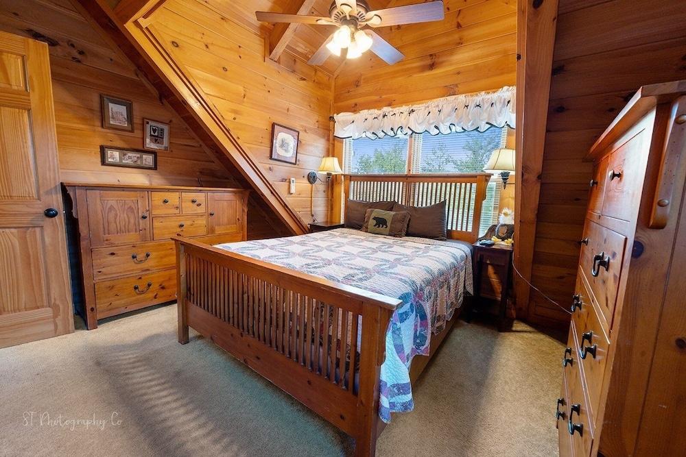 Eagles Point 3 Bedrooms 3 Bathrooms Cabin