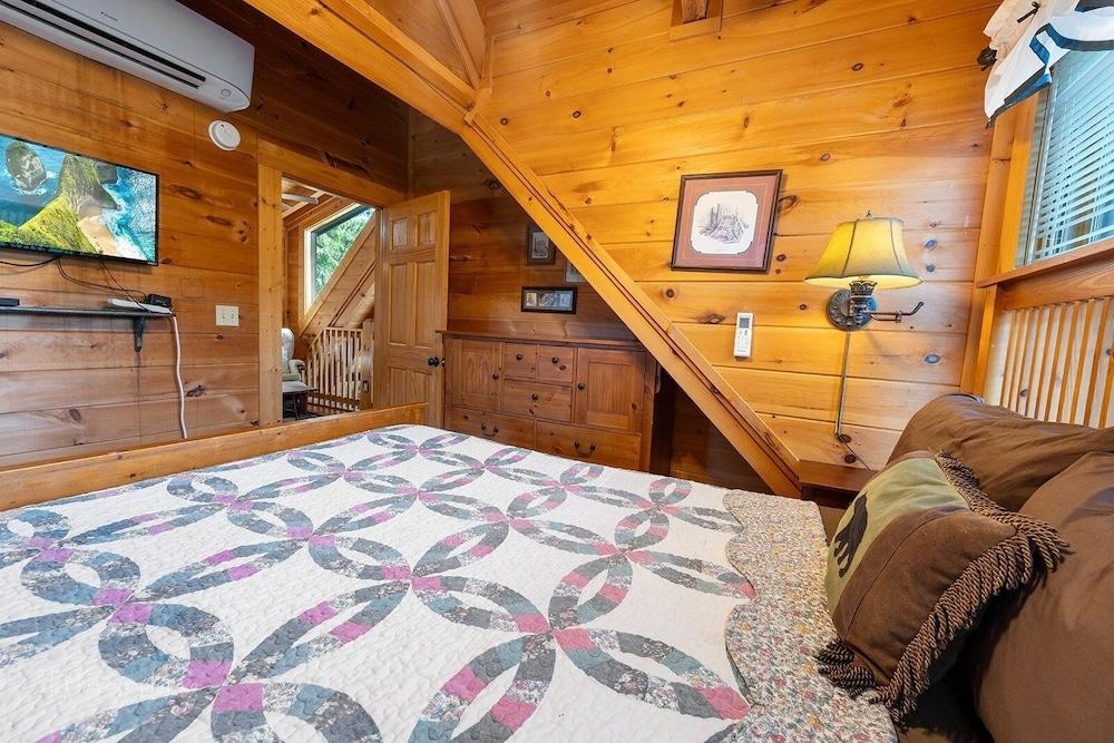 Eagles Point 3 Bedrooms 3 Bathrooms Cabin