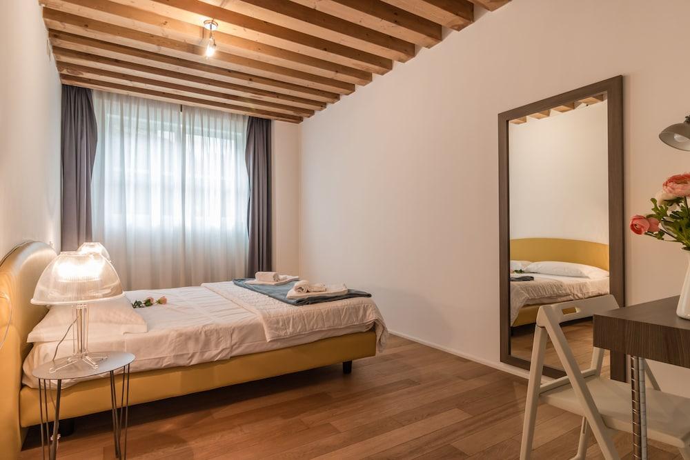 Mazzoni 10 Modern Flat