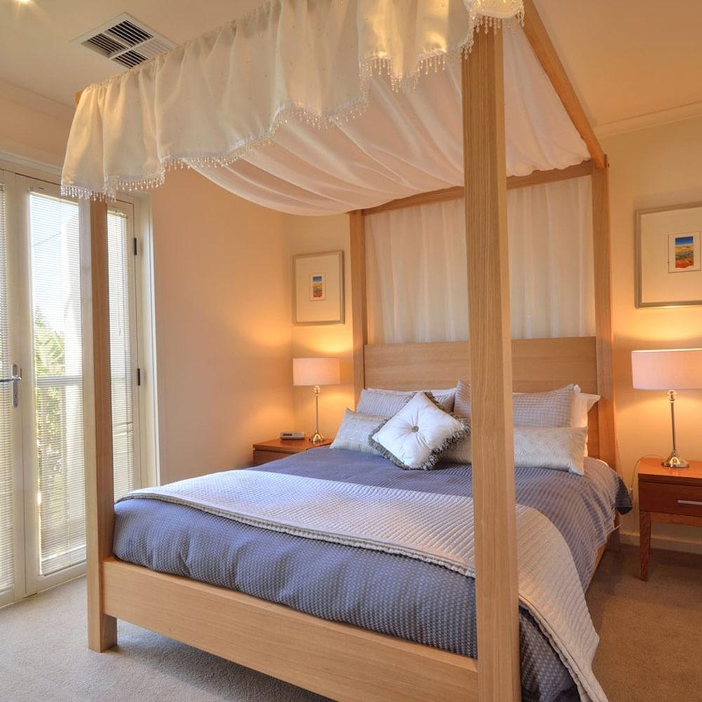 Adelaide Luxury Beach House