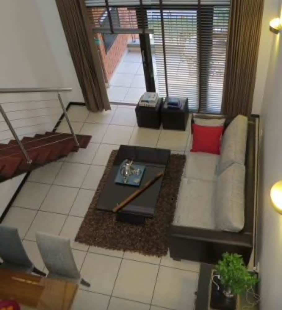 Modern Executive Penthouse All Amenities