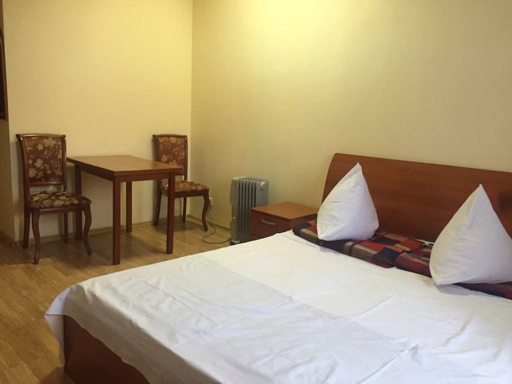 Novoyasenevskaya Hotel