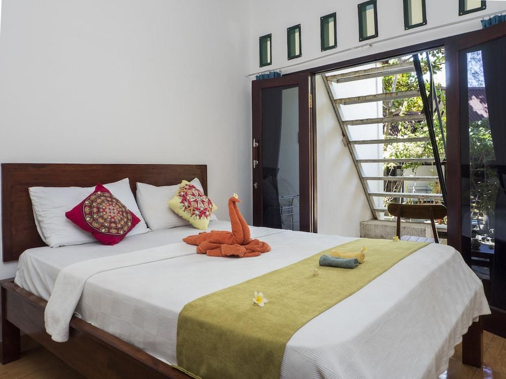 Gili Turtle Beach Resort