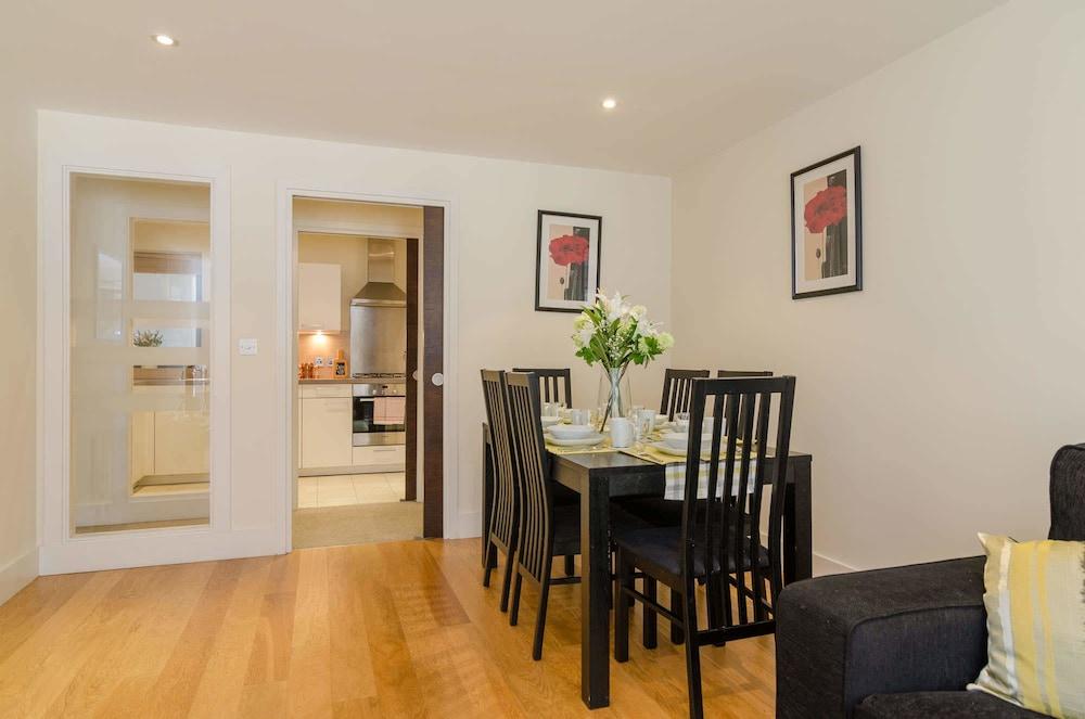 Custom House Square: Cathedral Quarter