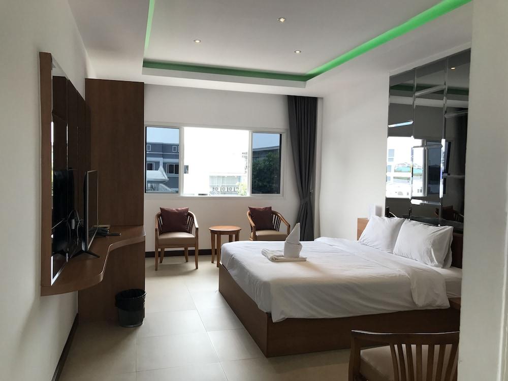 Picasso Hotel 24 Inn