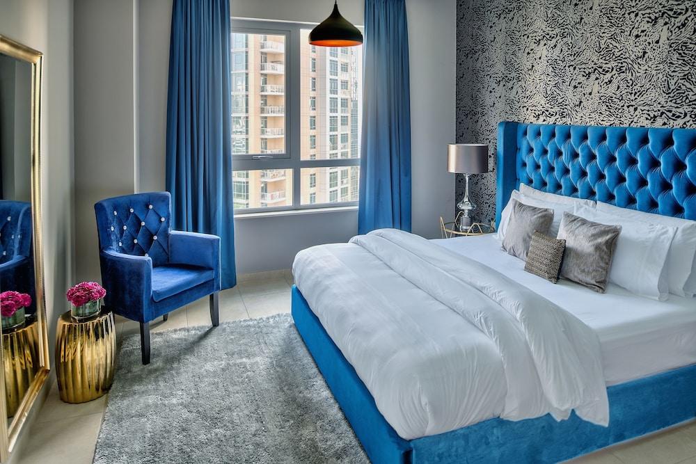 Luxury Staycation - The Residences Tower