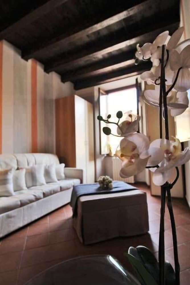 Comfortable Apartment Cavour Square