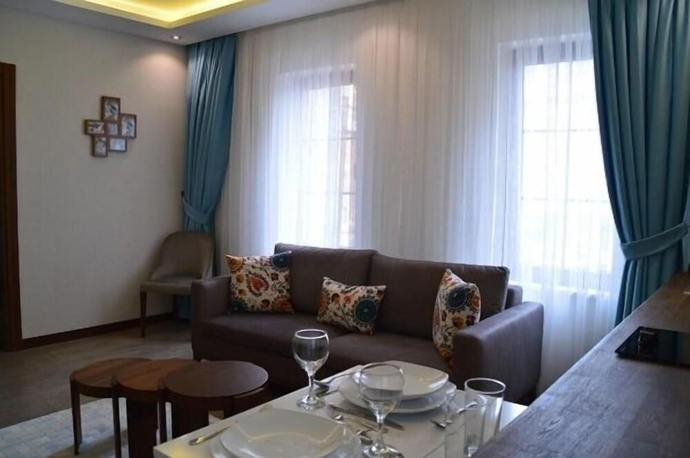 Royal Boutique House