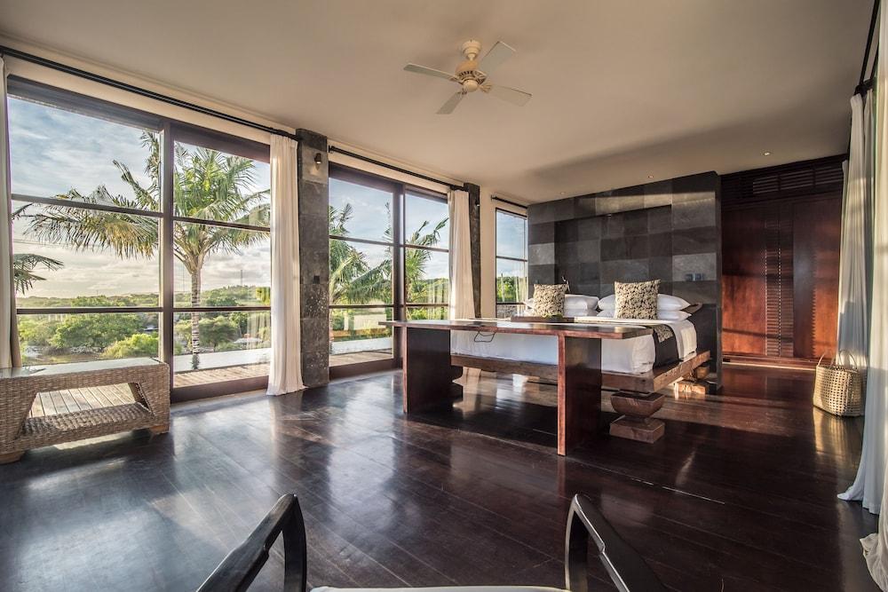 Absolute Cliff Front Pandawa Beach Villa