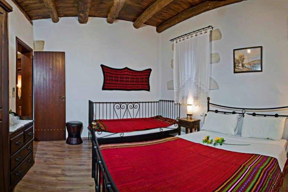 Villa Aloni-traditional Stone Villa With Nice View,pool and Garden