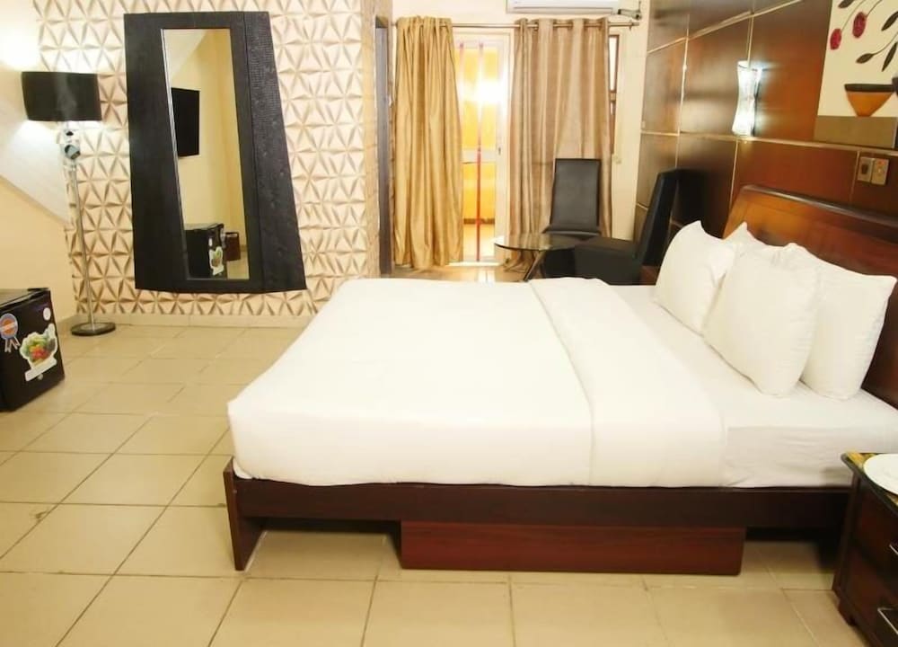 Swanky Suites in Grandview