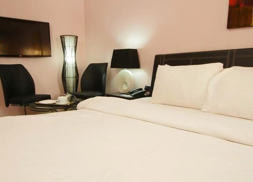 Swanky Suites in Grandview