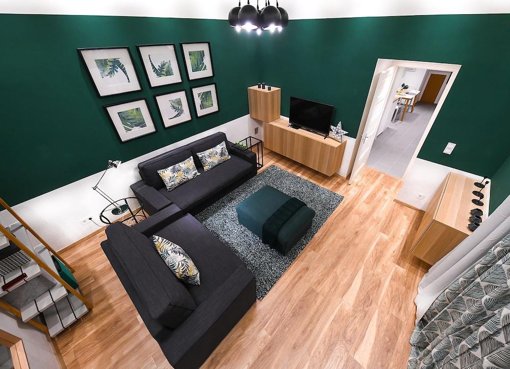 Dfive Apartments - Downtown Forest