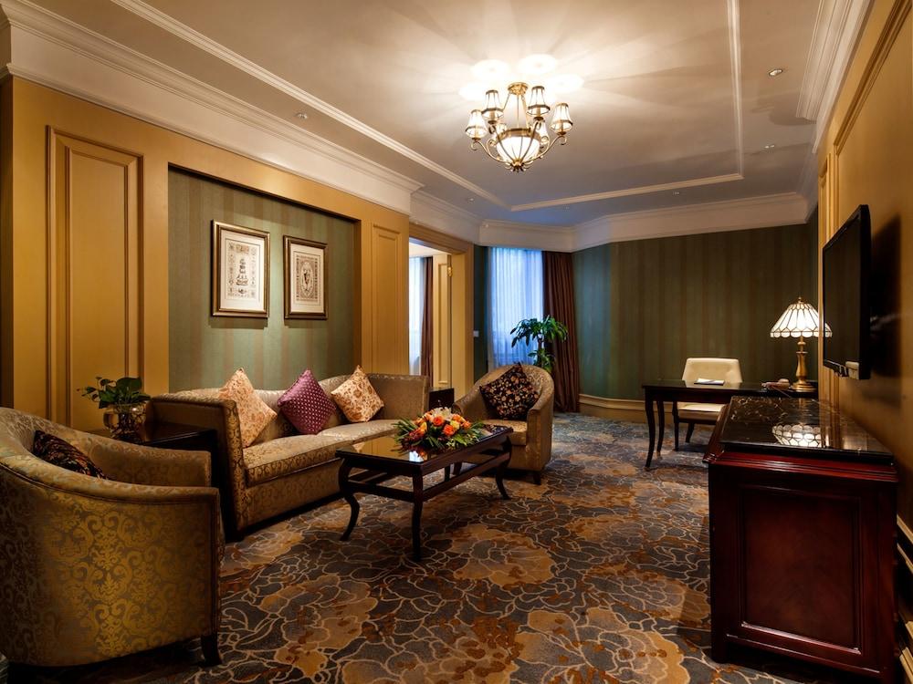 Chongqing Auwi Hotel