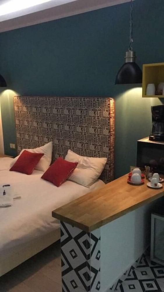 White Bottle Superior Apartments