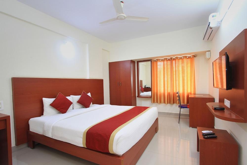 OYO 9653 Ample Premium Suites