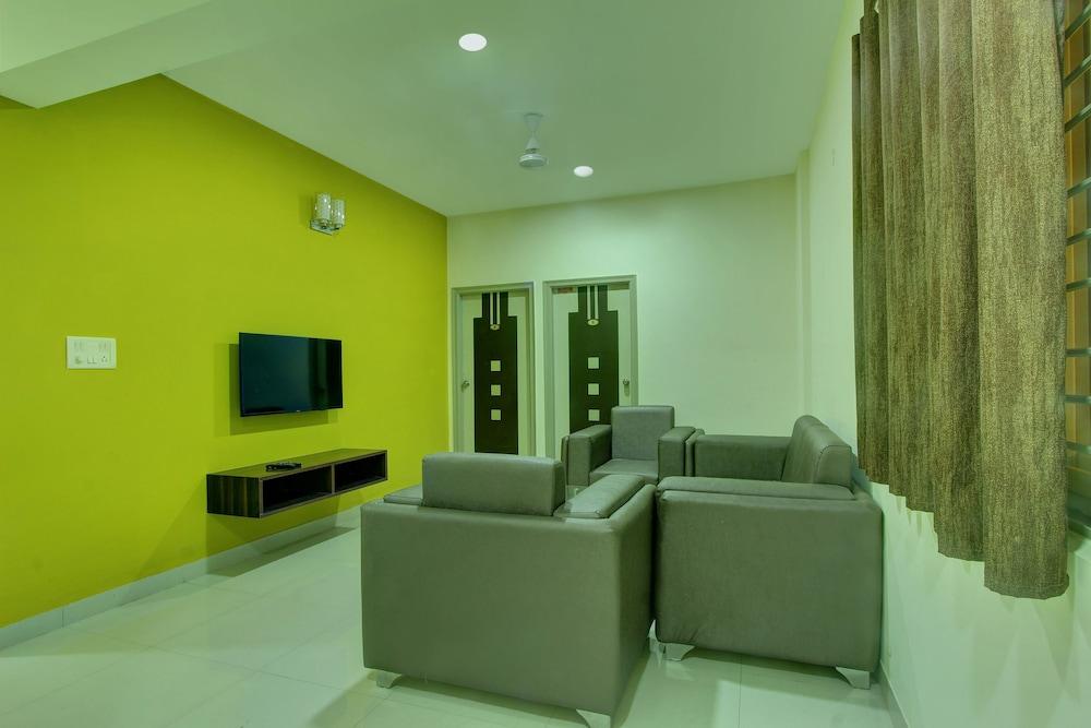 OYO 9946 CKB Apartment