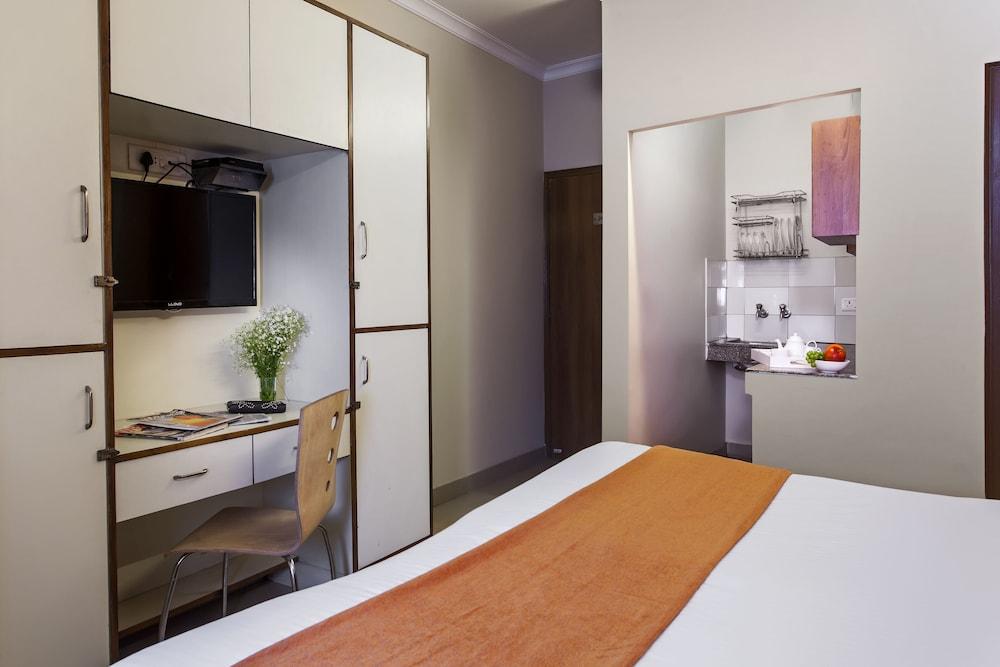 OYO 5533 Bafel Residency