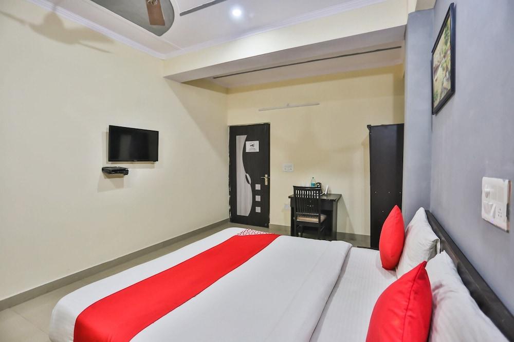 OYO 10032 Diamond Deluxe