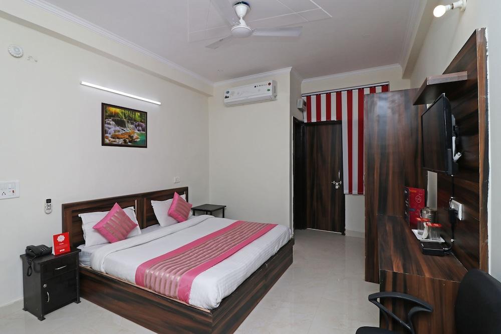 OYO 10439 The City Castle