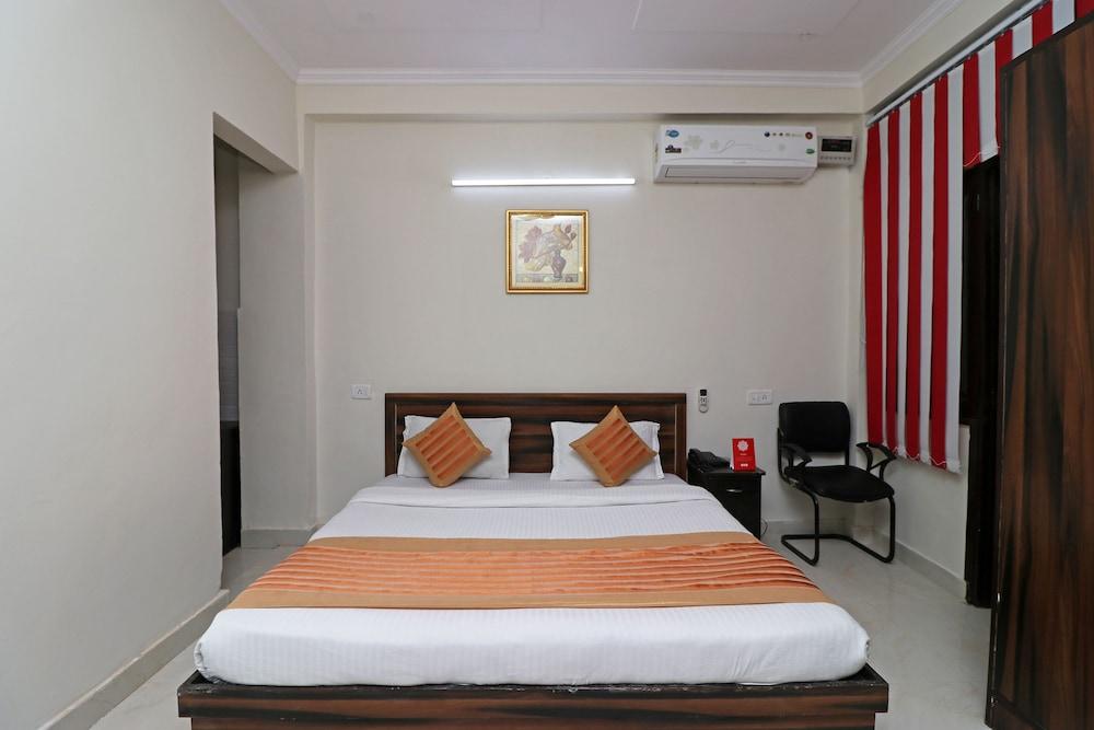 OYO 10439 The City Castle