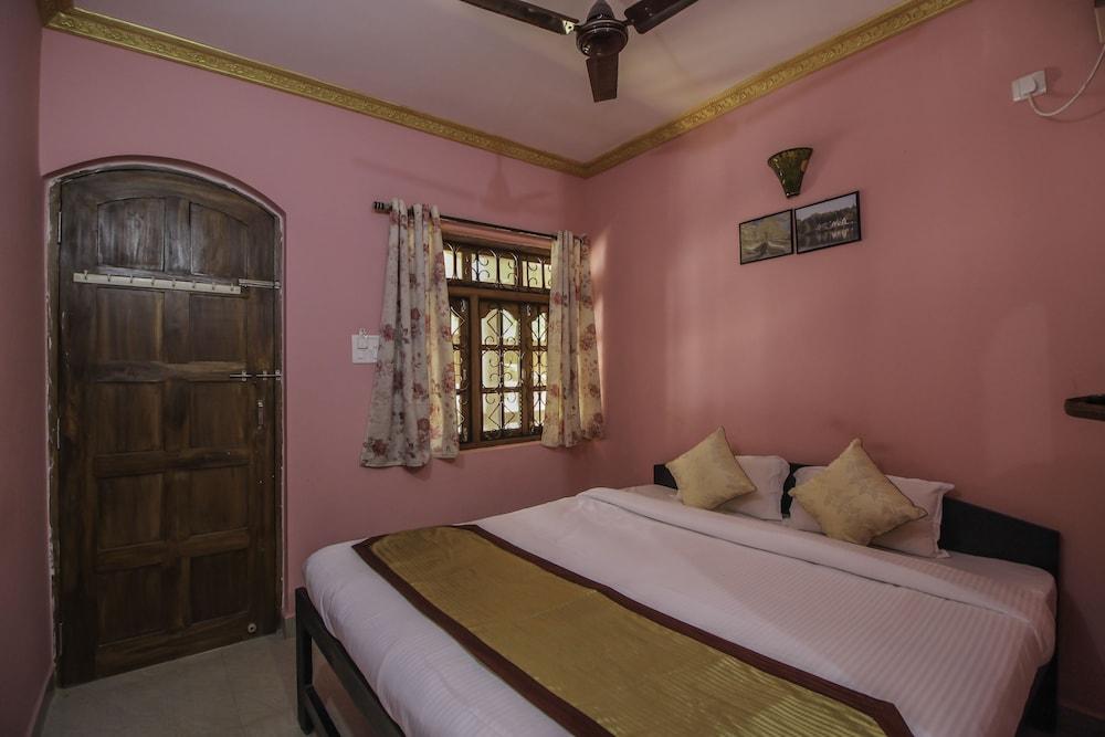 OYO 10728 Home Near Calangute Beach