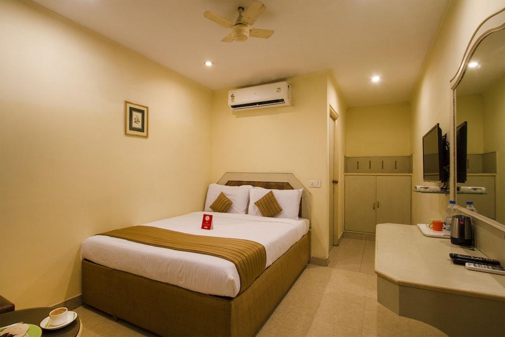 OYO 9302 Hotel Baseraa Inn