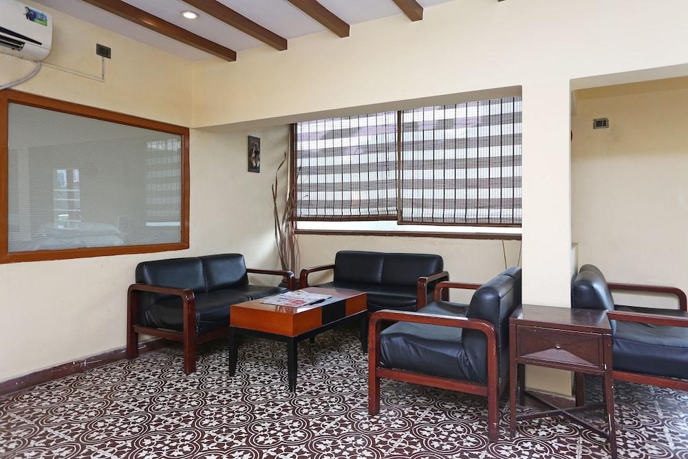 OYO 2207 Hotel Transit