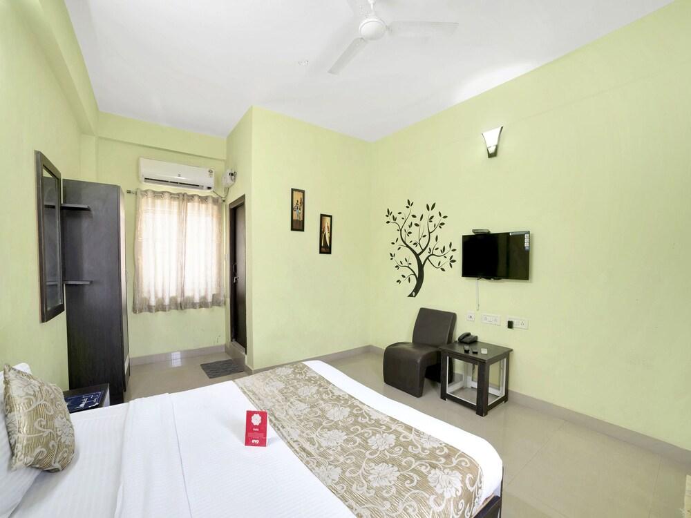 OYO 5564 Hitech Suites