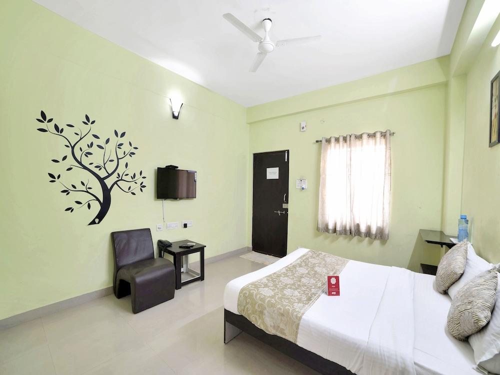 OYO 5564 Hitech Suites