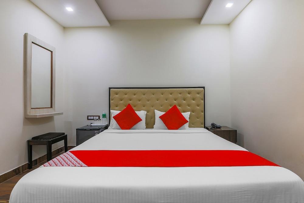 OYO 1153 The Sky Hotel