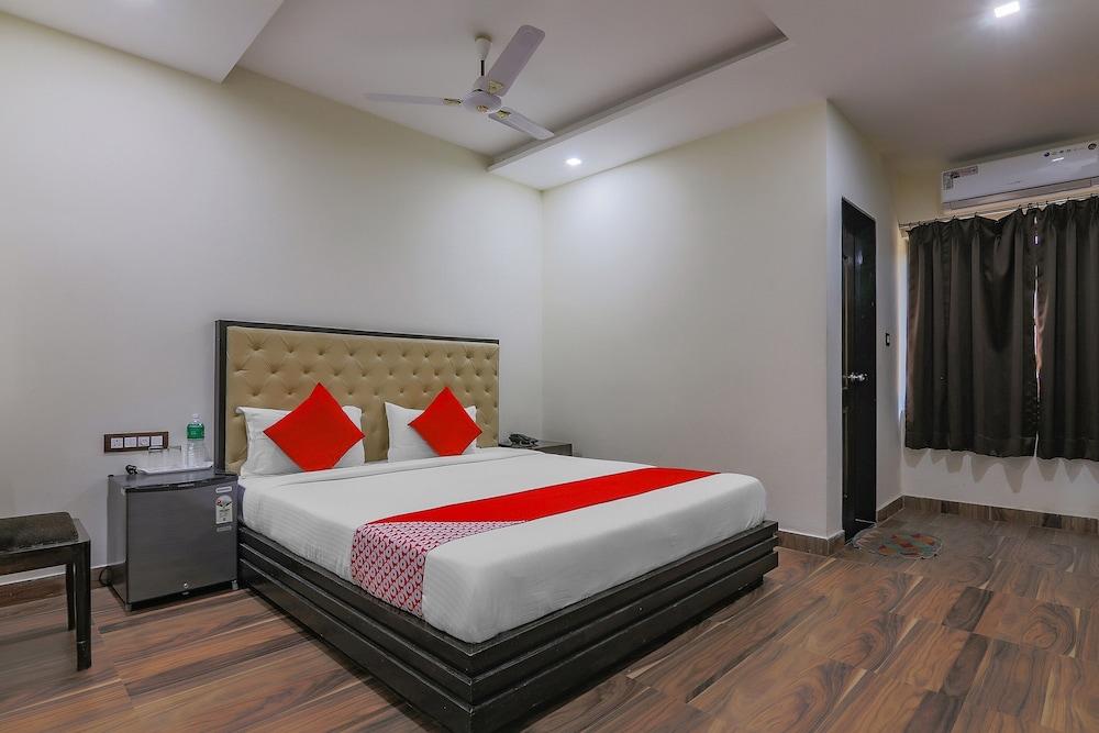 OYO 1153 The Sky Hotel