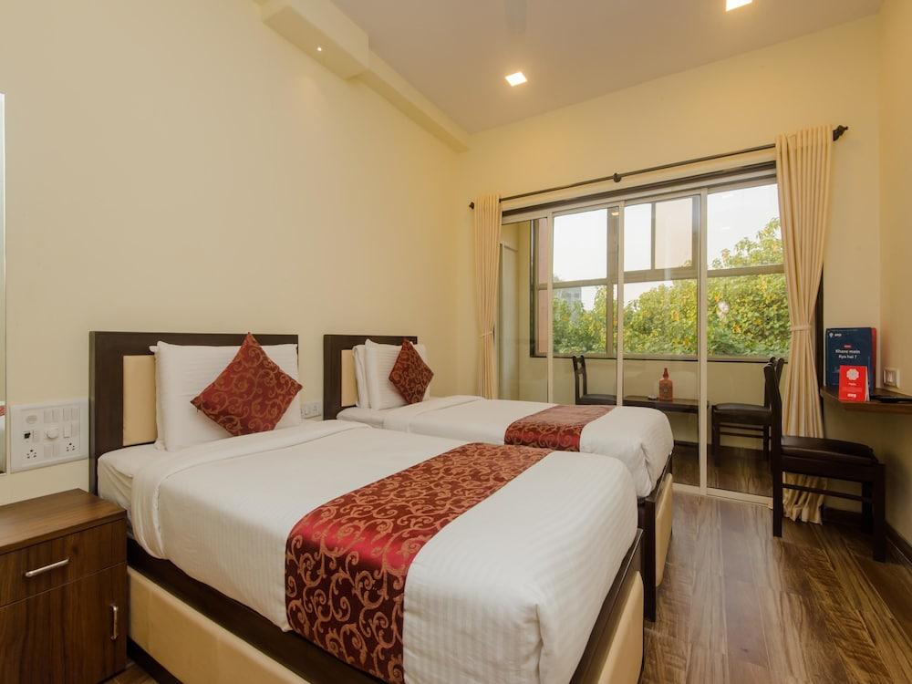 OYO 9849 Hotel Divine Residency