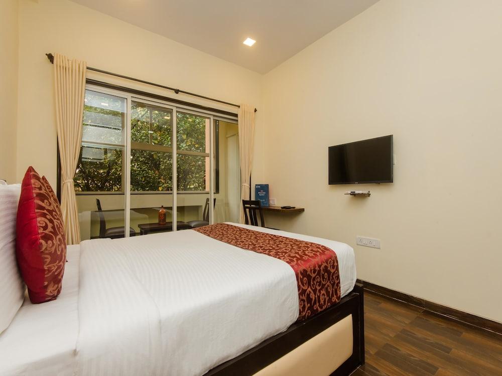 OYO 9849 Hotel Divine Residency