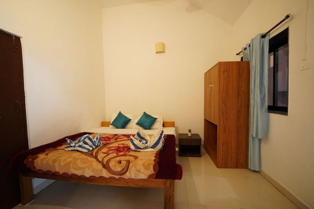 Sunset & Waves Resort