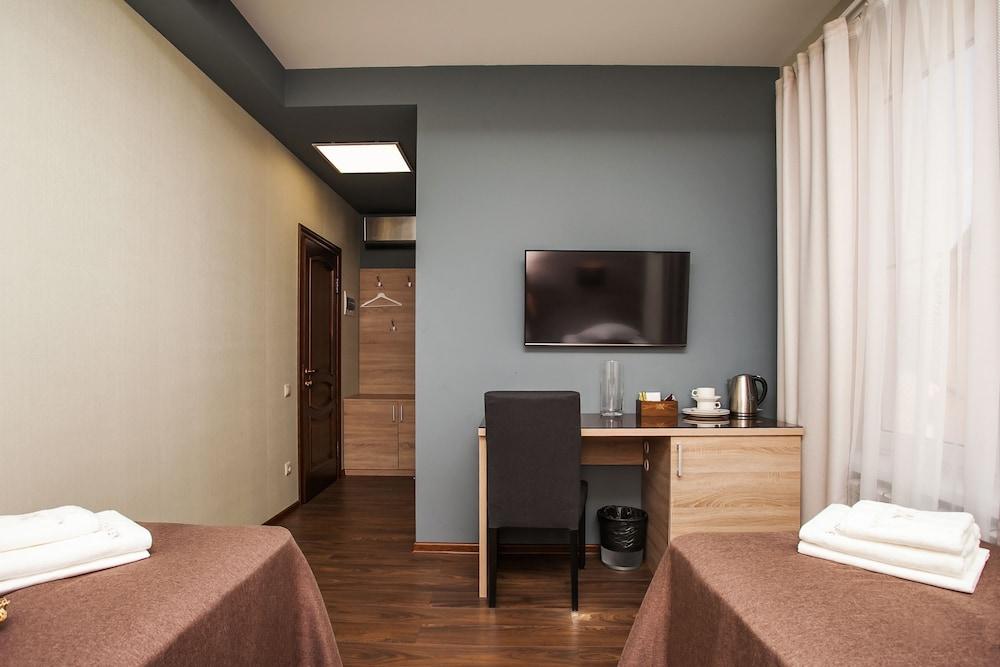 Zhemchug Village Hotel