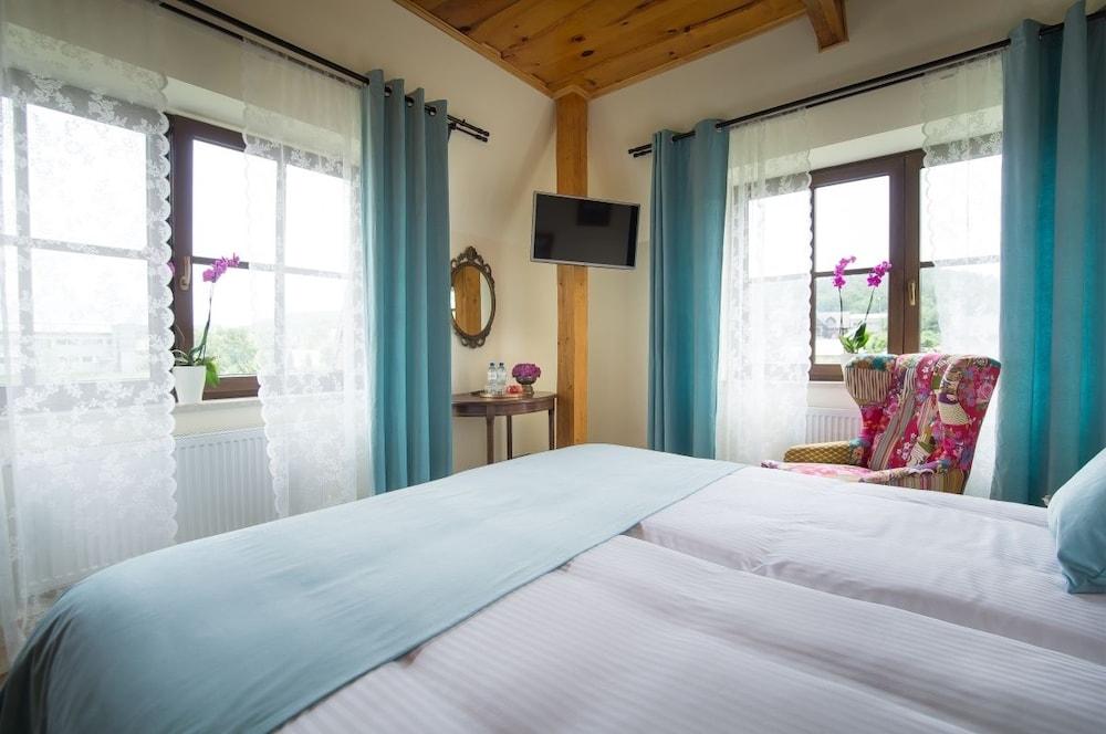 RetroHouse - Adults Only