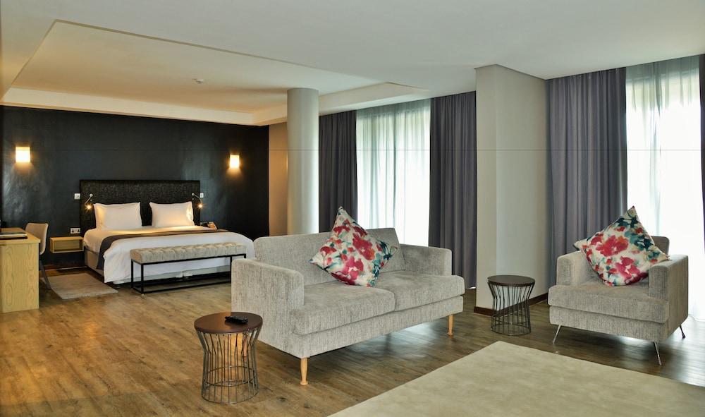 Mantis EPIC Hotel & Suites