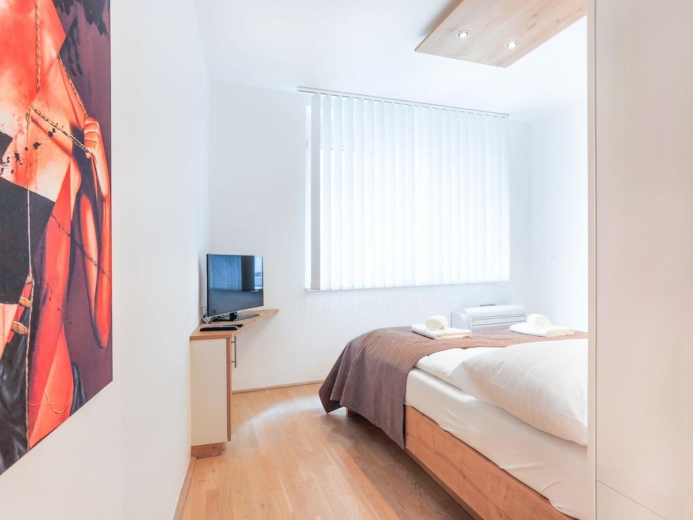 SKY9 Apartments City Center