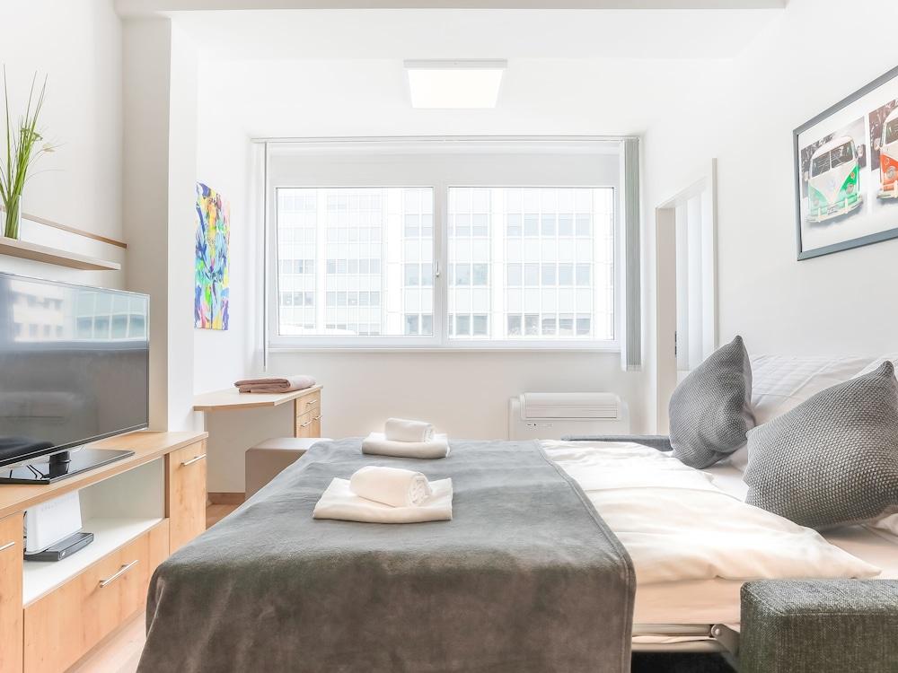 SKY9 Apartments City Center