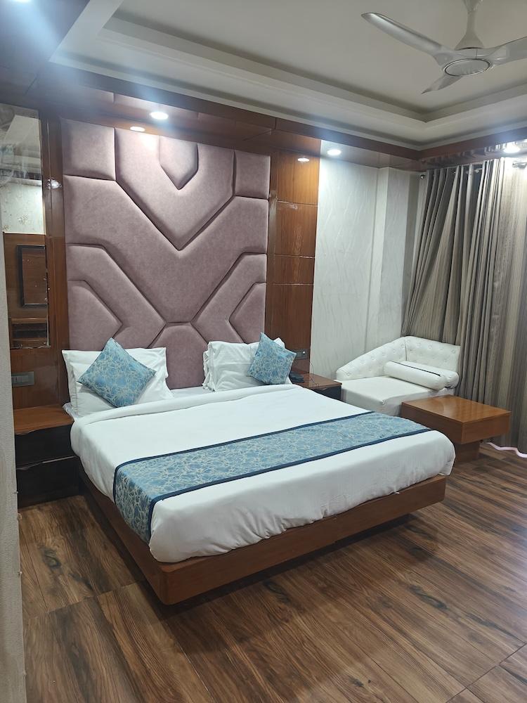 HOTEL PLATINUM PALACE NEAR MEDANTA HOSPITAL SECTOR 38