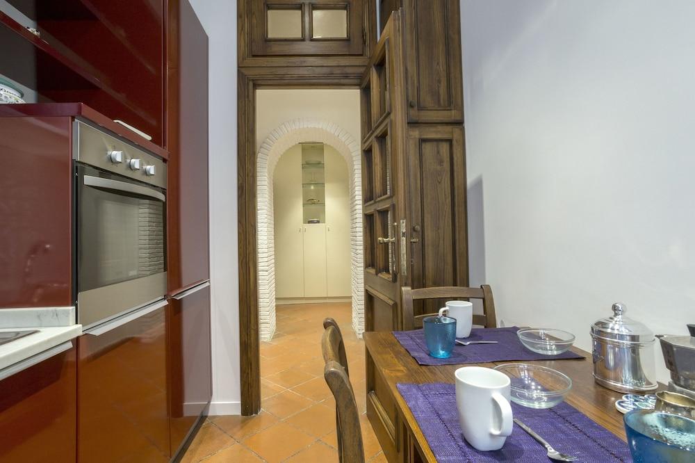 Gianicolo's Hill Suite Apartment