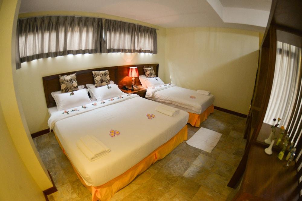 Ocean Blue Ngwe Saung Beach Hotel