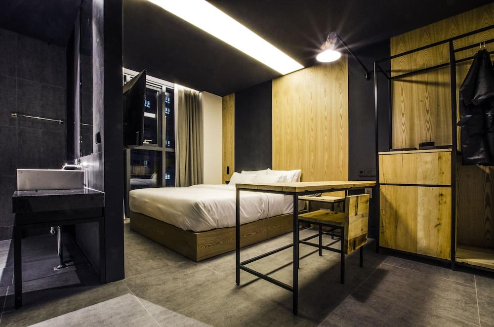 Hotel the Designers Premier Seongsu and Konkuk univ
