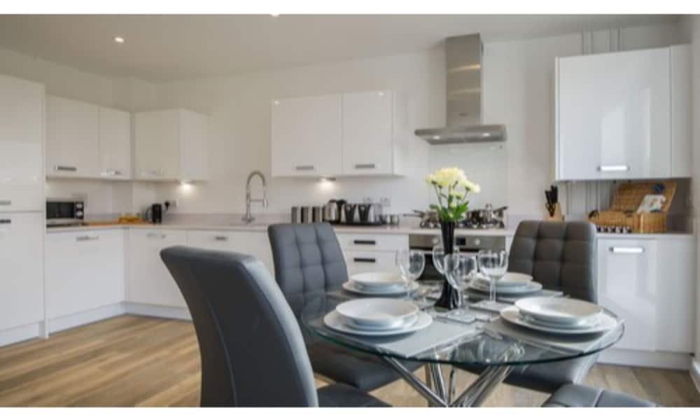 Tailored Stays - De Havilland House