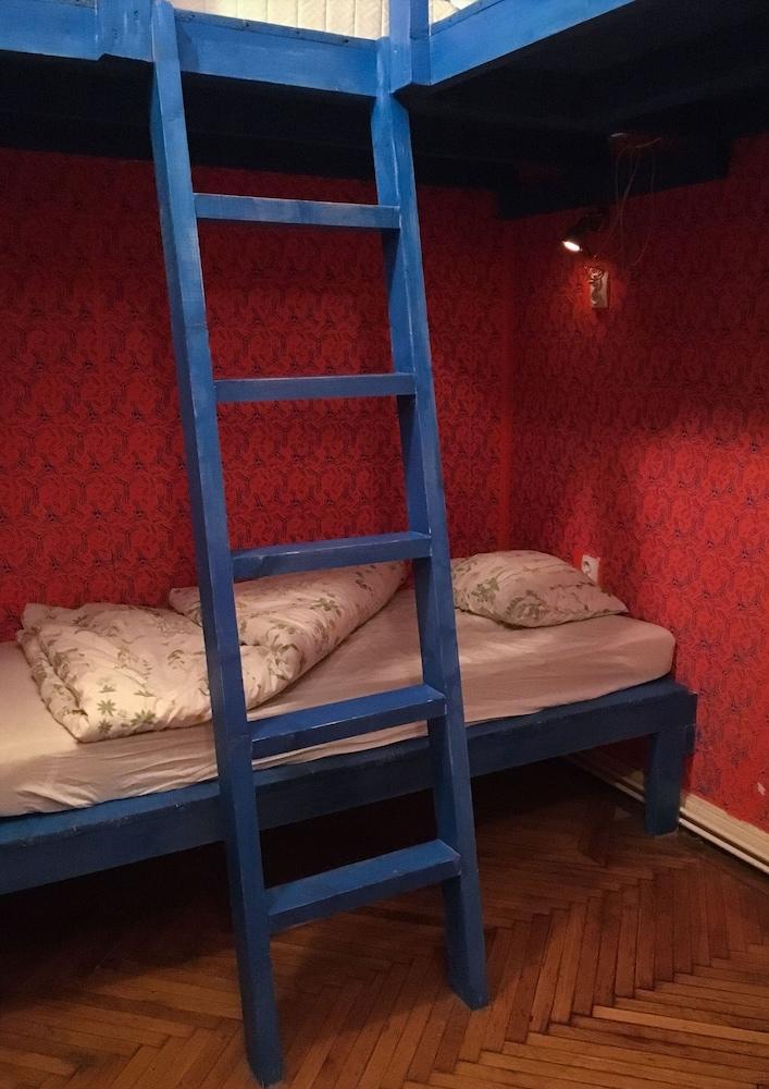 Baroque Hostel & Coworking