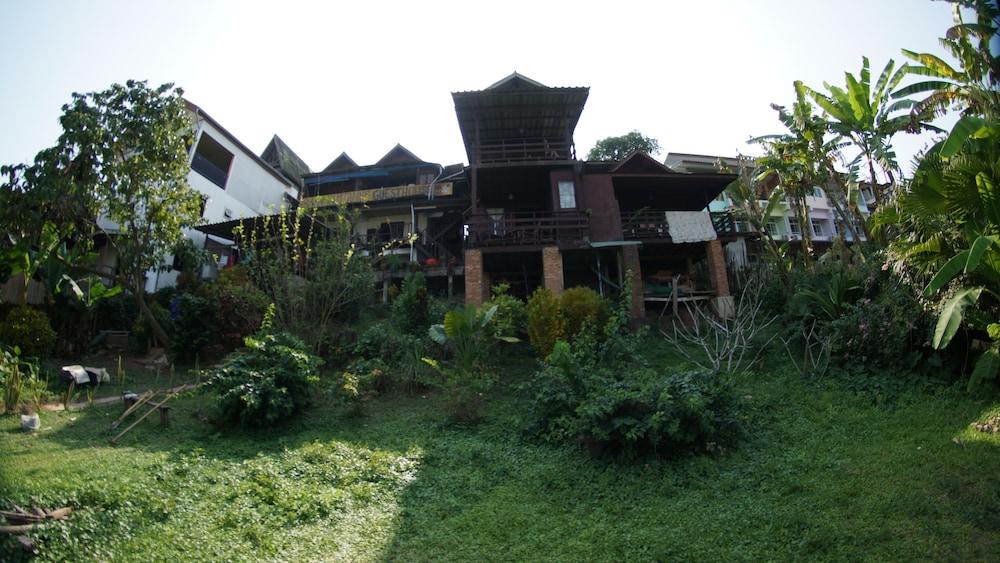 Baan Rimtaling Guest House