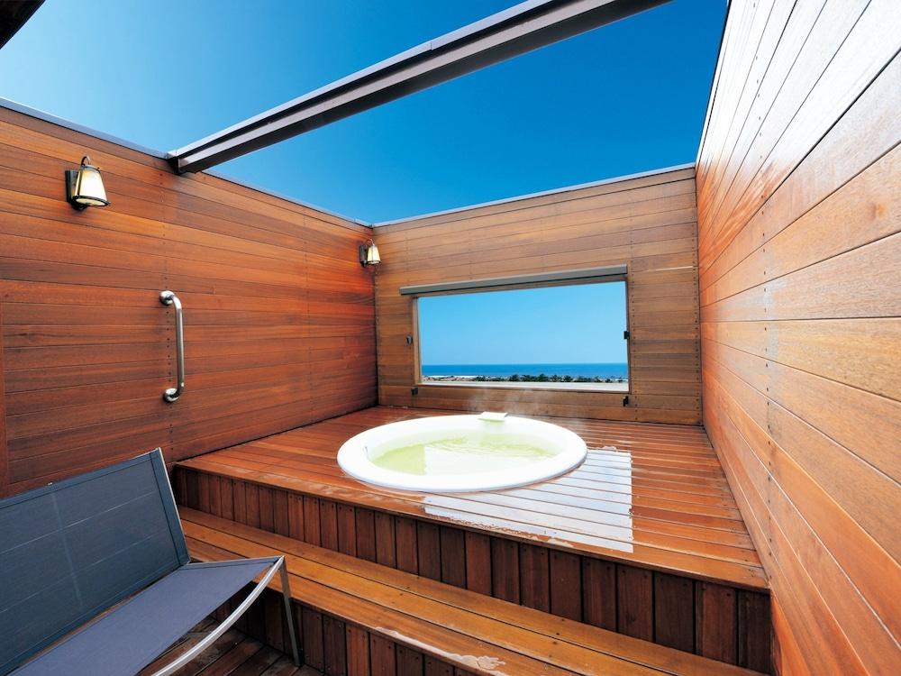 Shirako New Seaside Hotel