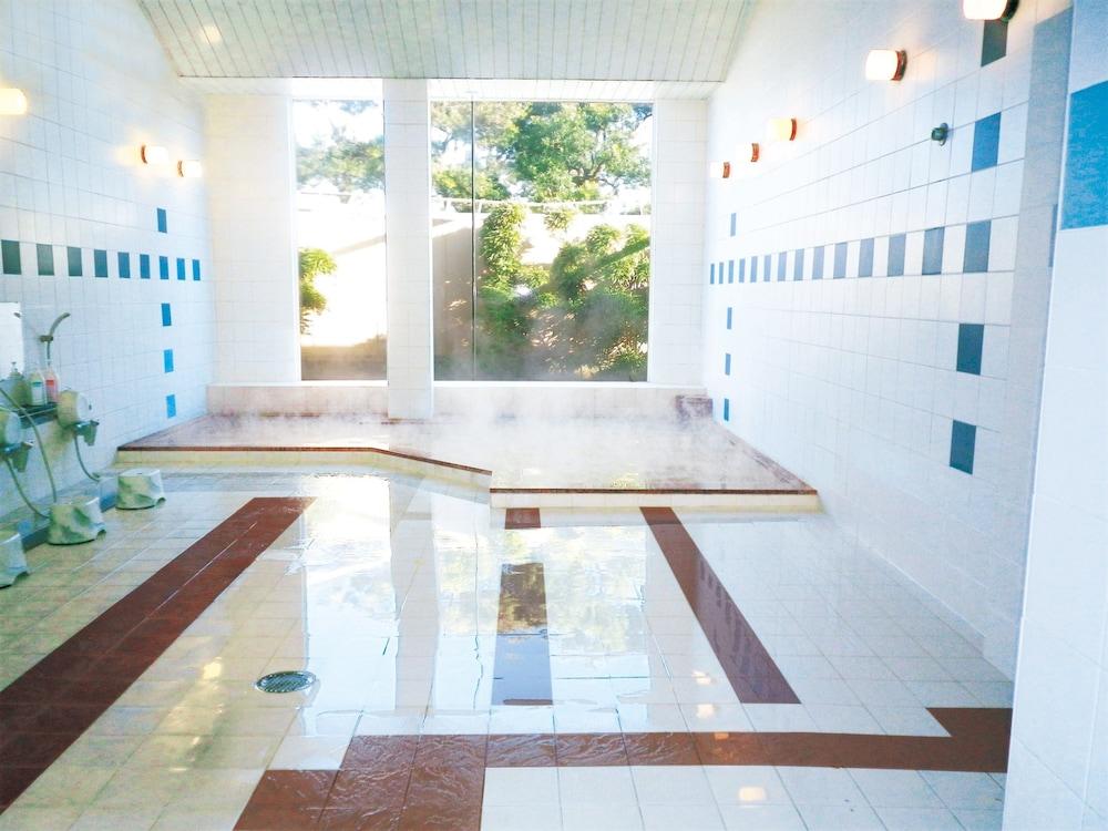 Shirako New Seaside Hotel