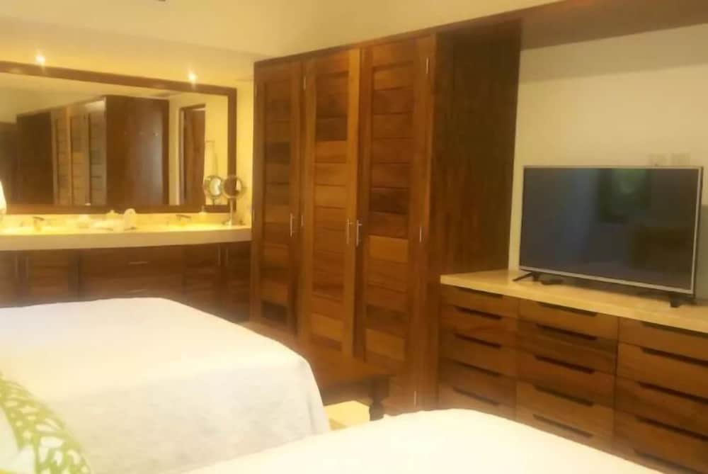 Villa Girasol by RNLR